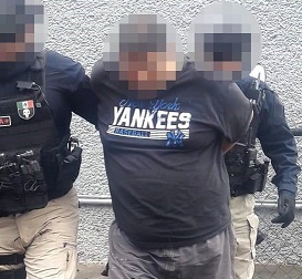 En operstivo conjunto entre autoridades de Michoacán y Jalisco, se logró la detención de Ricardo Ernesto alias "El Tanque", considerado por las autoridades estatales y federales como uno de los objetivos criminales prioritarios a capturar, fue aprendido en una reciente movilización.
