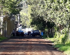 Delincuentes asesinan a balazos a un joven, cuyo cadáver quedó tendido sobre a calle, después que le robaron dos vehículos, en las inmediaciones de la tenencia de Jesús del Monte de Morelia